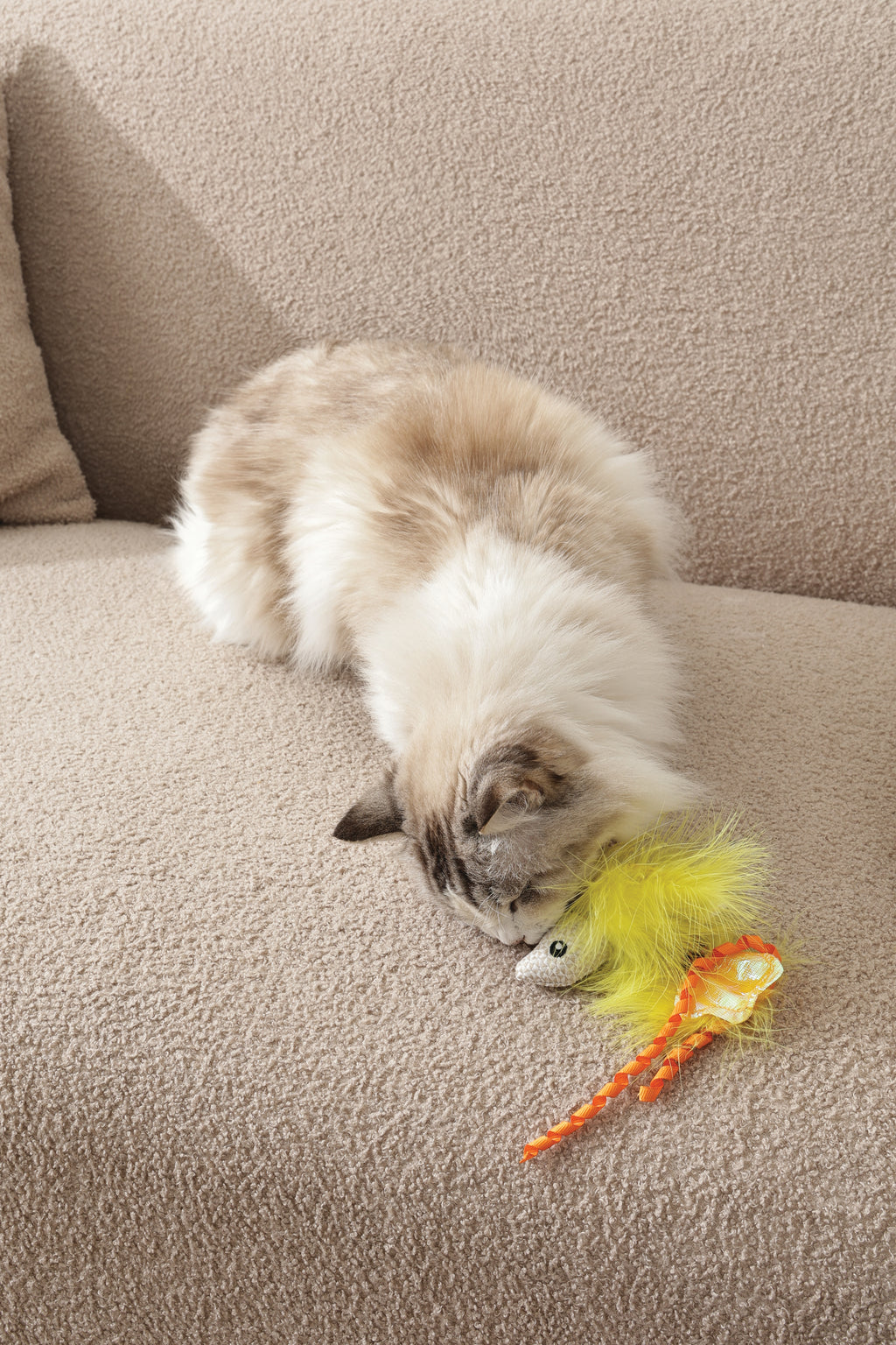Plume catnip toy Yellow fish